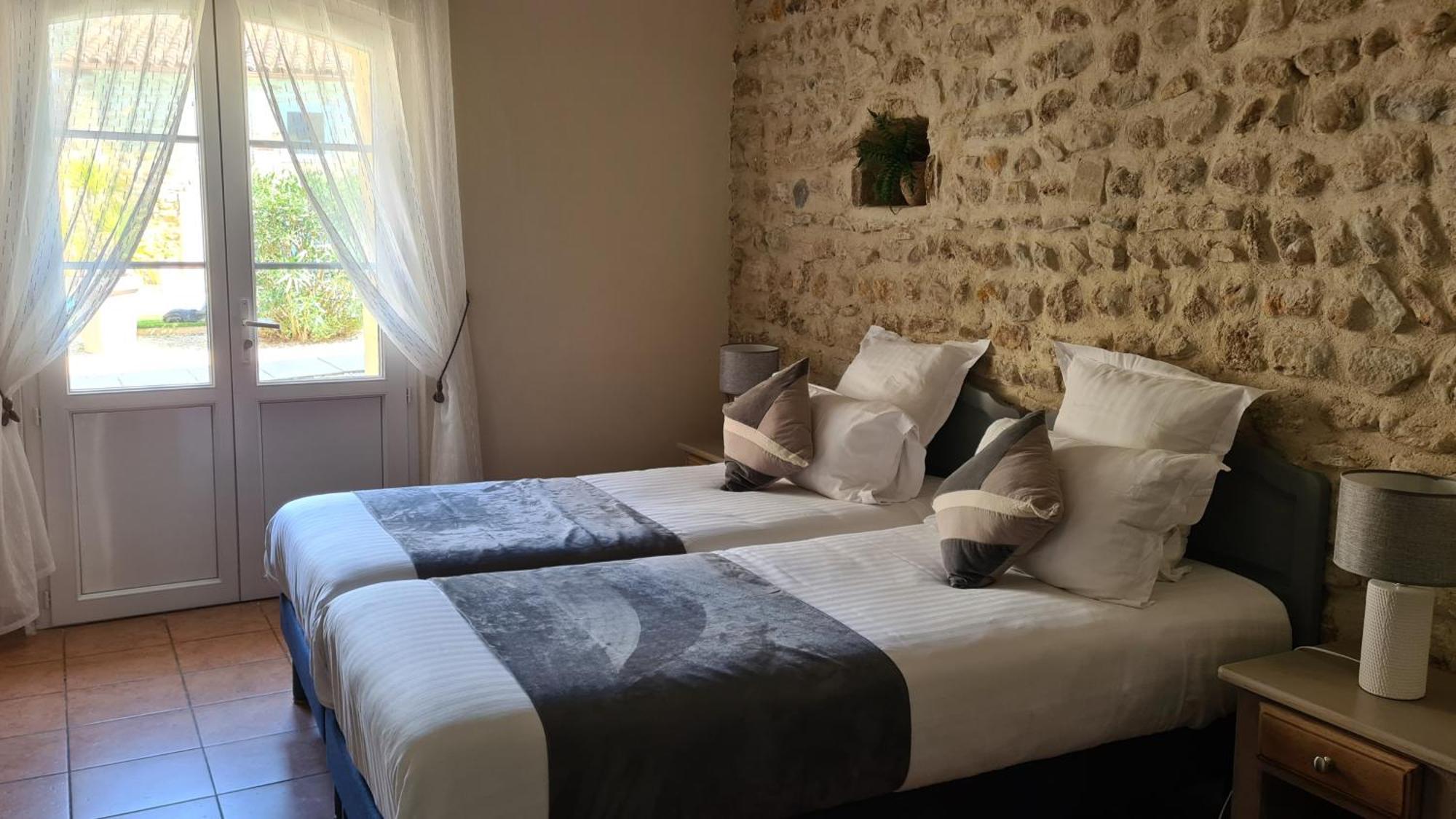 Logis Hotel La Bastide Saint Bach 수즈-라-루스 외부 사진