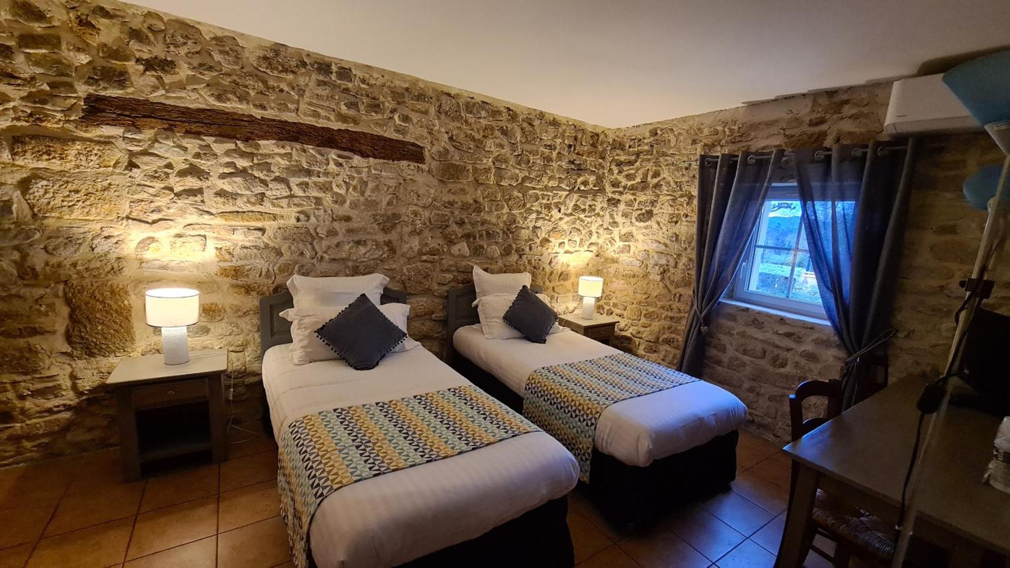 Logis Hotel La Bastide Saint Bach 수즈-라-루스 외부 사진